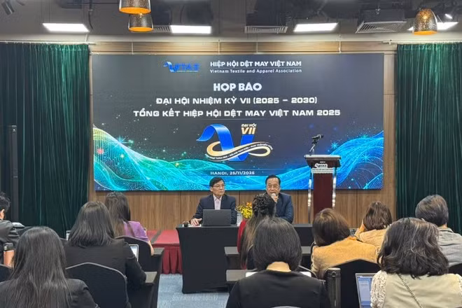 Toàn cảnh họp báo Đại hội nhiệm kỳ VII (2025-2030) và tổng kết Hiệp hội Dệt may Việt Nam 2025.