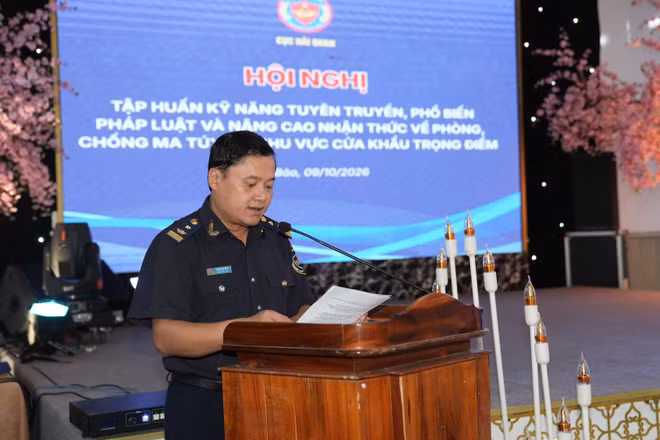 Đại diện cơ quan hải quan phát biểu tại Hội nghị tập huấn về phòng, chống ma túy tại khu vực cửa khẩu trọng điểm. (Ảnh: CHQ)