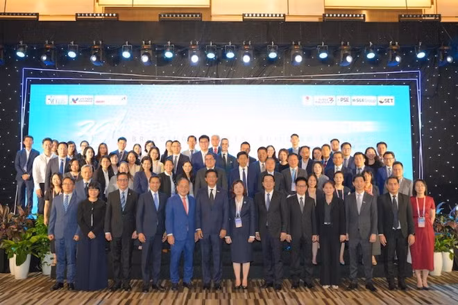 Đại biểu tham dự Hội nghị Tổng Giám đốc các Sở Giao dịch Chứng khoán ASEAN lần thứ 39 chụp ảnh lưu niệm.