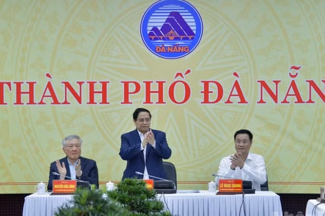 Thủ tướng Chính phủ Phạm Minh Chính chủ trì buổi làm việc với Ban Thường vụ Thành ủy Đà Nẵng. (Ảnh: Thanh Giang)