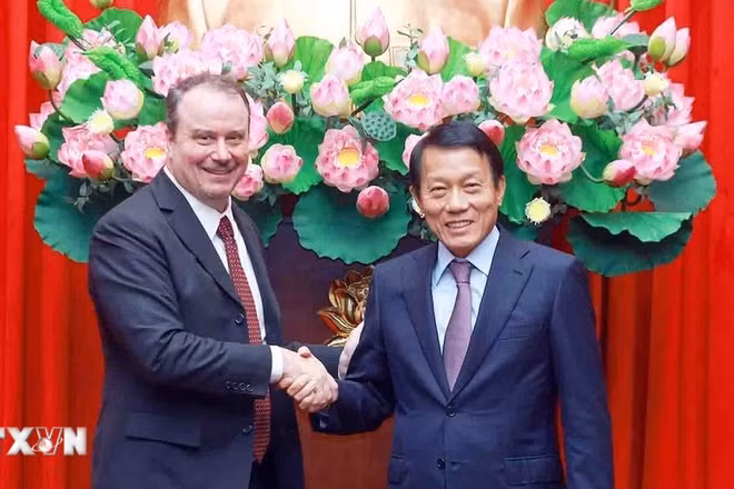 Đại tướng Lương Tam Quang, Bộ trưởng Bộ Công an tiếp Phó Đại diện Thương mại Hoa Kỳ Rick Switzer. (Ảnh: Phạm Kiên/TTXVN) 