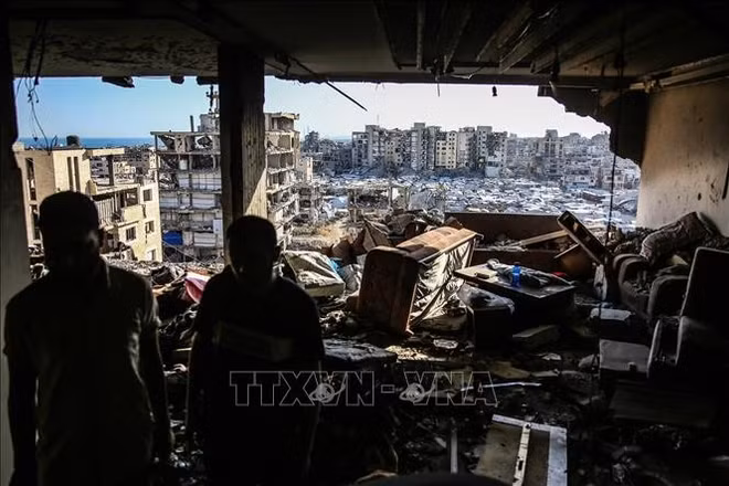 Tòa nhà bị phá hủy sau cuộc không kích của Israel tại Gaza. (Ảnh minh họa: THX/TTXVN) 
