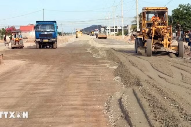 Các bộ, ngành và địa phương đang tập trung đẩy nhanh tiến độ giải ngân vốn đầu tư công năm 2026. (Ảnh: TTXVN) 