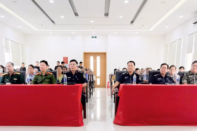 Các đại biểu tham dự buổi tuyên truyền phòng, chống ma túy tại An Giang. (Ảnh: Cục Hải quan)
