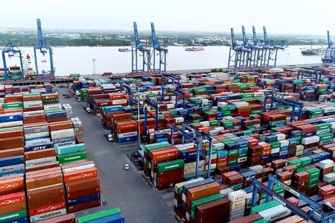 Ngành hải quan linh hoạt xử lý thủ tục, hỗ trợ doanh nghiệp trước biến động vận tải tại khu vực Trung Đông.