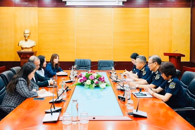 Lãnh đạo Cục Hải quan làm việc với Đoàn đại diện cấp cao Tập đoàn FedEx về thúc đẩy hợp tác trong lĩnh vực hải quan số. 