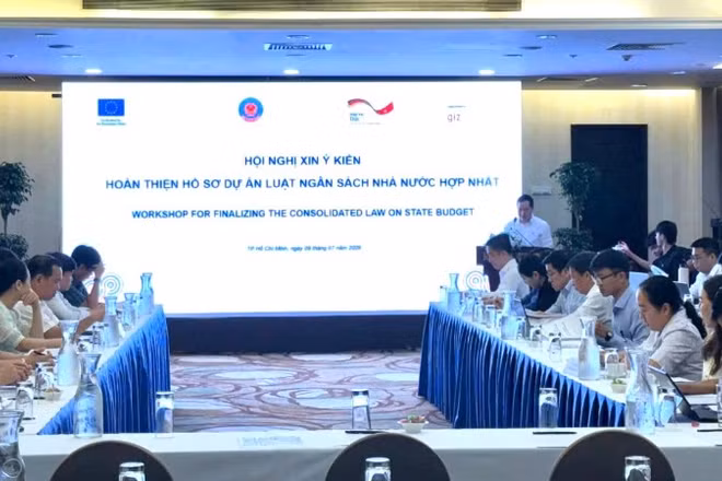 Các đại biểu tham dự Hội nghị góp ý hoàn thiện hồ sơ dự án Luật Ngân sách nhà nước (hợp nhất). 