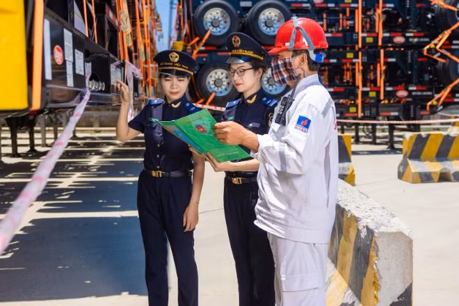 Công tác kiểm tra, giám sát hải quan góp phần tạo thuận lợi cho hoạt động xuất nhập khẩu và bảo đảm tuân thủ pháp luật. 