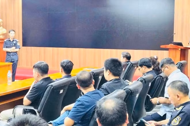 Công chức hải quan tham gia tập huấn triển khai phần mềm quản lý phương tiện vận tải xuất nhập cảnh. 