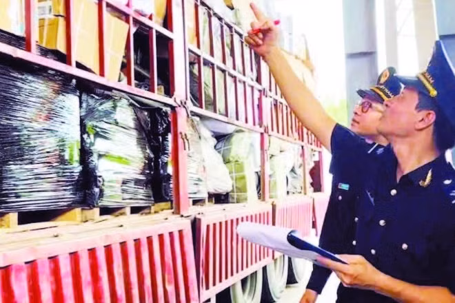 Hải quan triển khai trực 24/7 để giải quyết nhanh thủ tục thông quan hàng hóa xuất khẩu, nhập khẩu trong đợt cao điểm sát Tết.