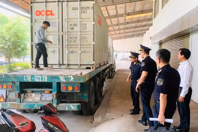 Hải quan tăng cường kiểm tra, kiểm soát hàng hóa xuất nhập khẩu tại cửa khẩu. 