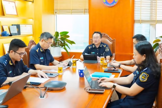 Đồng chí Đặng Văn Đức, Phó Chi cục trưởng Chi cục Điều tra chống buôn lậu đại diện cho Hải quan Việt Nam chủ trì Lễ khởi động Chiến dịch Con Rồng Mê Kông VIII.