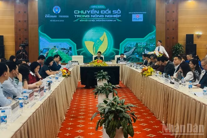 Toàn cảnh Diễn đàn “Chuyển đổi số trong nông nghiệp: Nắm bắt cơ hội, thích ứng tương lai”. 
