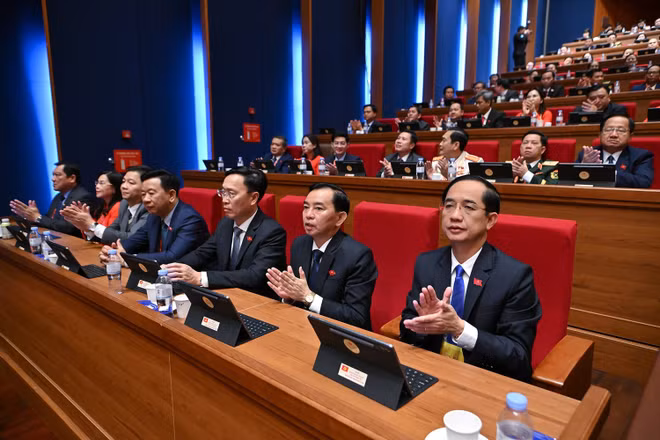 Các đại biểu dự phiên thảo luận ở hội trường chiều 21/1.