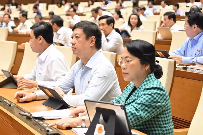 Đại biểu Quốc hội ấn nút thông qua Nghị quyết về một số cơ chế, chính sách đặc biệt tạo đột phá trong xây dựng và tổ chức thi hành pháp luật. (Ảnh: THỦY NGUYÊN)