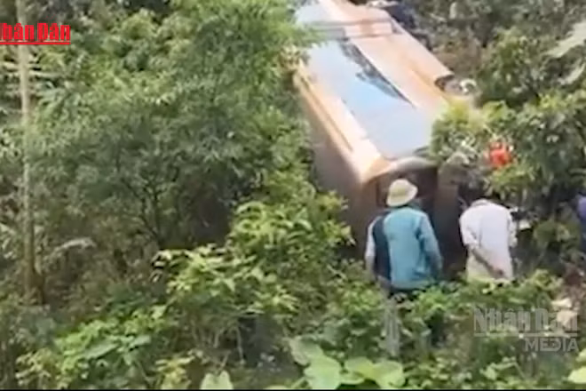 [Video] Tai nạn xe khách tại Sơn La làm 2 người tử vong