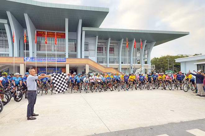 Các vận động viên xuất phát.