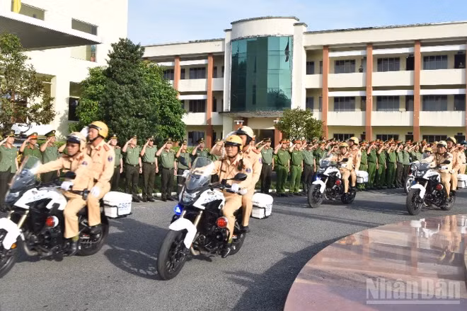 Các lực lượng Công an tỉnh Đồng Tháp đồng loạt ra quân tấn công, trấn áp tội phạm.
