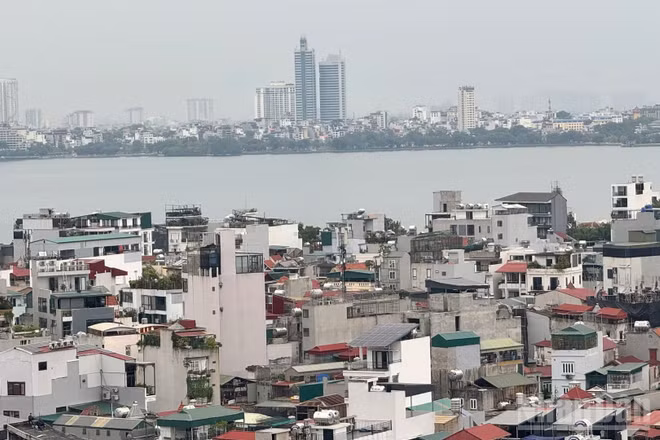 Các diễn giả đề xuất giải pháp hoàn thiện thể chế, khơi thông nguồn lực, nâng cao hiệu quả phân bổ dòng vốn và hướng tới một thị trường phát triển an toàn, minh bạch, bền vững. (Ảnh: HNV)