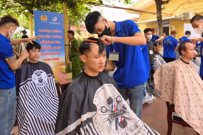 “Đi về hướng bình minh” không chỉ là một chương trình truyền thông mà còn là nhịp cầu kết nối yêu thương, tiếp thêm niềm tin để các phạm nhân sớm tái hòa nhập cộng đồng.