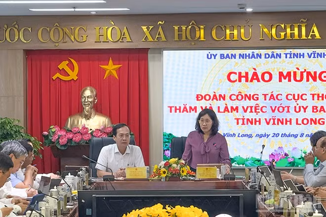Cục trưởng Nguyễn Thu Hương phát biểu tại buổi làm việc. (Ảnh: BÁ DŨNG)