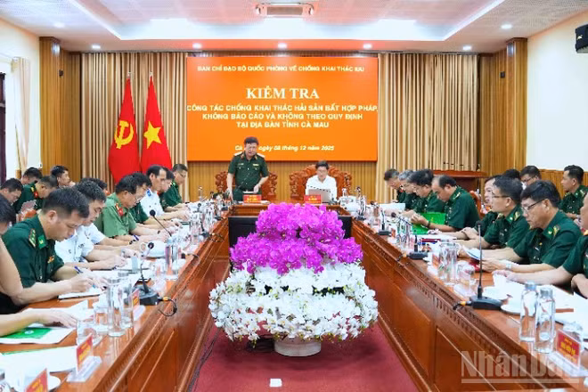 Đoàn công tác của Bộ Quốc phòng kiểm tra IUU tại Ban Chỉ huy Bộ đội Biên phòng Cà Mau. 