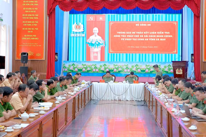 Quang cảnh buổi làm việc. (Ảnh: HỮU ĐỆ)