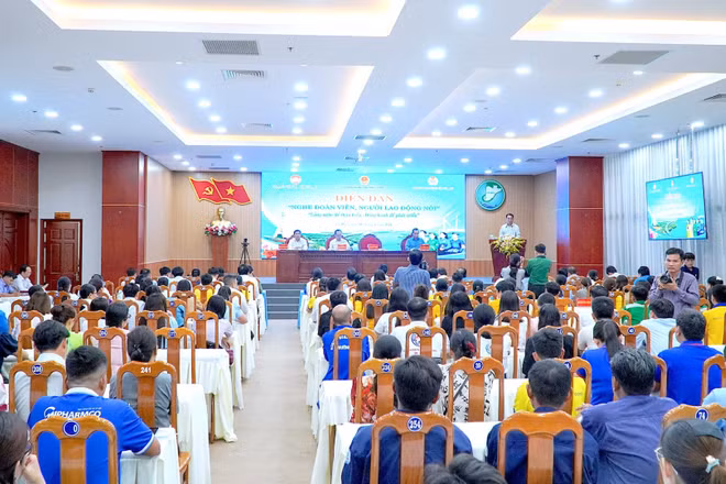 Quang cảnh buổi Diễn đàn nghe đoàn viên, người lao động nói. (Ảnh: HOÀN THÀNH)