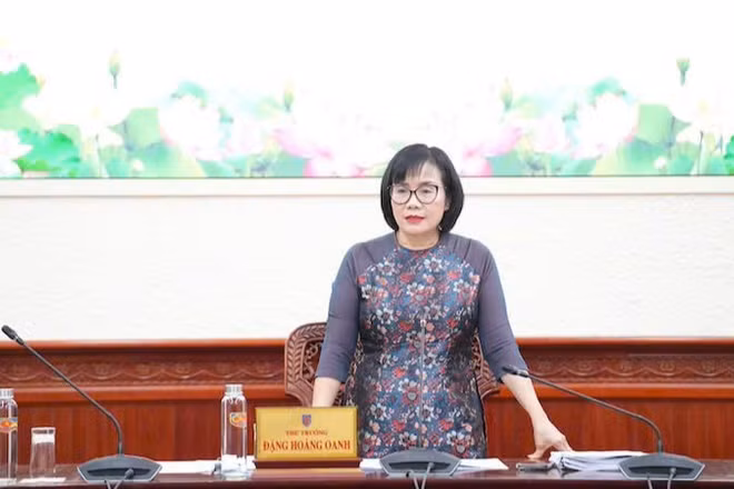 Thứ trưởng Tư pháp Đặng Hoàng Oanh chủ trì thẩm định.