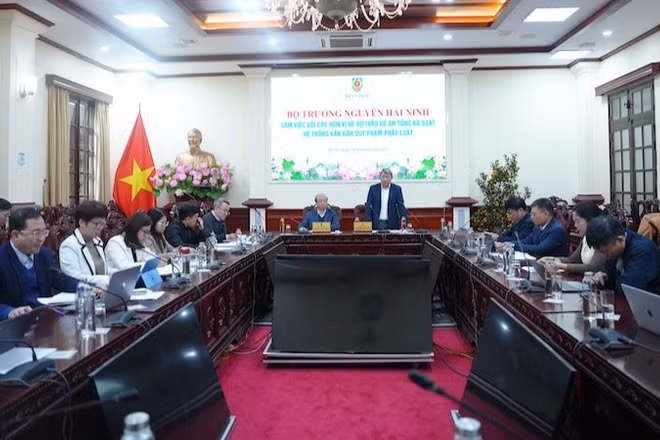 Quang cảnh phiên họp.