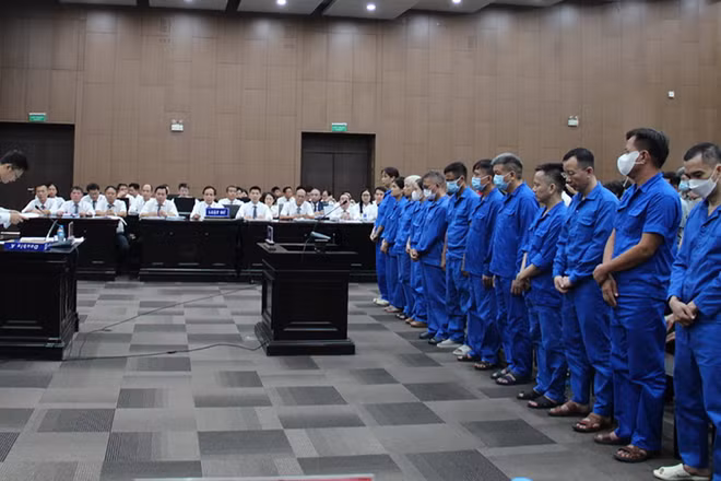 Một góc phiên tòa sơ thẩm. (Ảnh: MẠNH HÙNG)