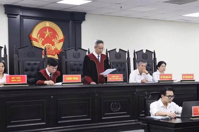 Hội đồng xét xử tuyên án. (Ảnh: M.H)