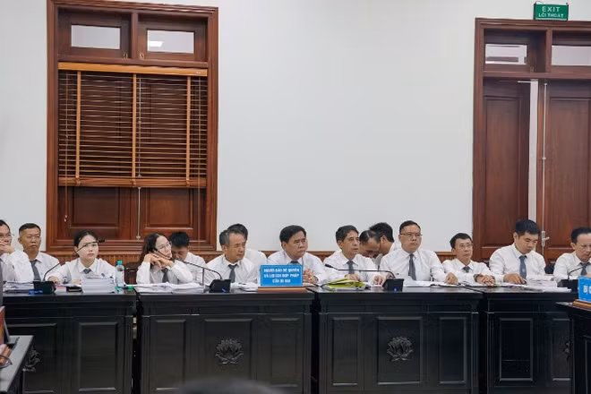 Các luật sư tham gia tại phiên tòa.