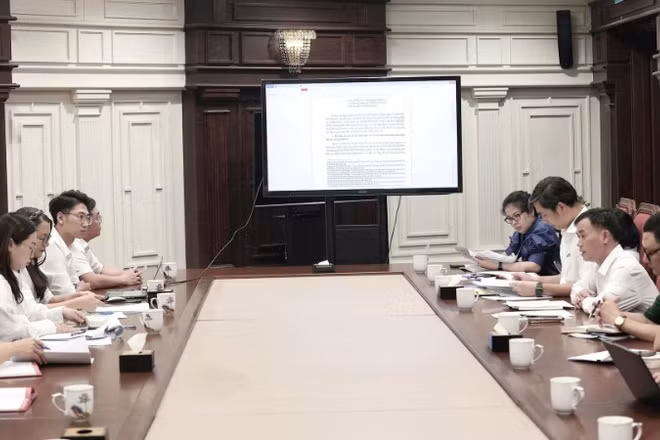 Cán bộ Tòa án nhân dân tối cao tham gia tổng rà soát văn bản quy phạm pháp luật.