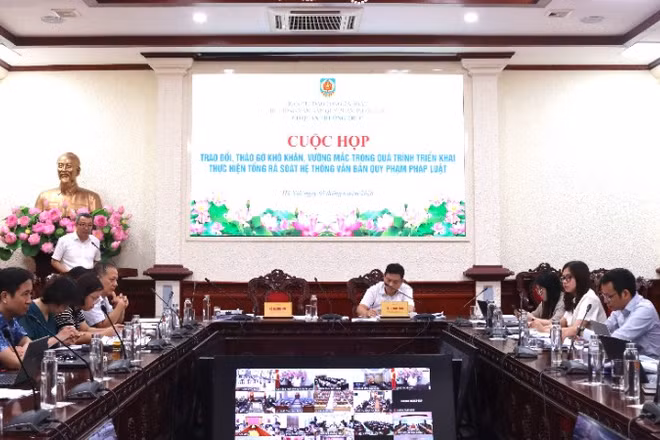 Quang cảnh cuộc họp ngày 5/6 với các địa phương để kịp thời tháo gỡ khó khăn, vướng mắc trong quá trình triển khai tổng rà soát.