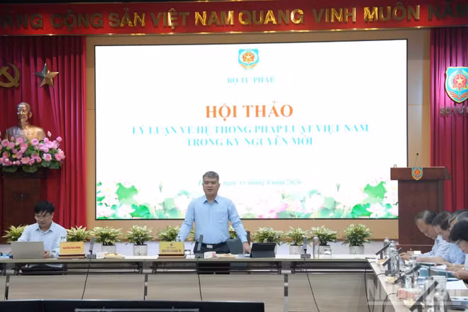 Thứ trưởng Tư pháp Nguyễn Thanh Tú chủ trì hội thảo. (Ảnh: H.N)