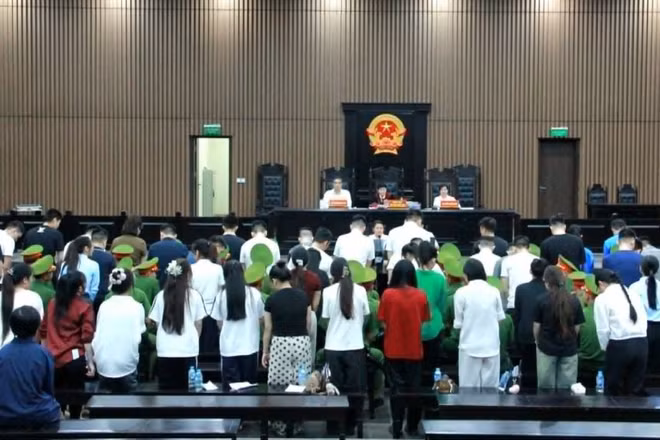 Quang cảnh phiên tòa. (Ảnh: MẠNH HÙNG)