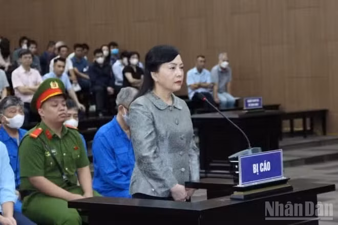 Bị cáo Nguyễn Thị Kim Tiến tại tòa.