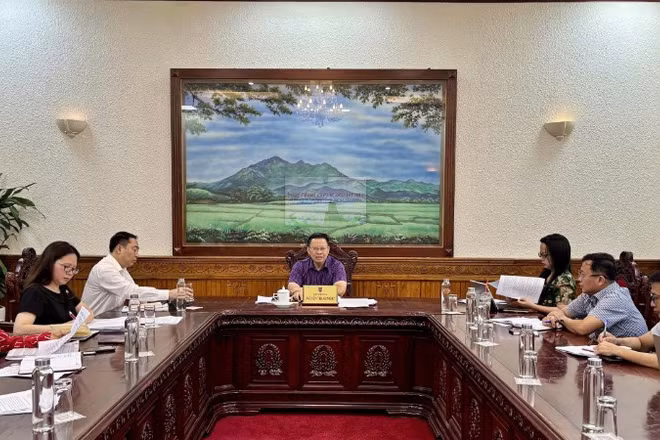 Quang cảnh phiên làm việc.