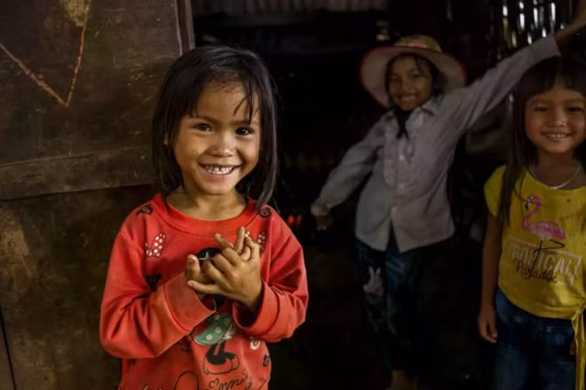 Chung tay bảo vệ trẻ em. (Ảnh: UNICEF)