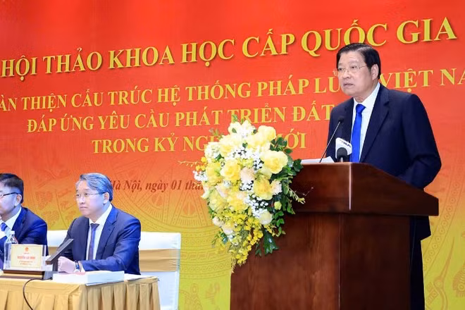 Ủy viên Bộ Chính trị, Bí thư Trung ương Đảng, Trưởng ban Nội chính Trung ương Phan Đình Trạc phát biểu chỉ đạo tại hội thảo.