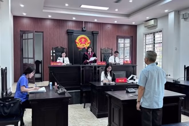 Quang cảnh phiên tòa. (Ảnh: M.HÙNG)