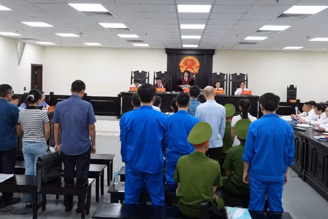 Quang cảnh phiên tòa. (Ảnh: HỒNG NGUYÊN)