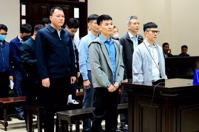 Các bị cáo tại phiên phúc thẩm.