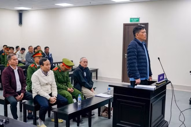Các bị cáo tại phiên tòa sơ thẩm