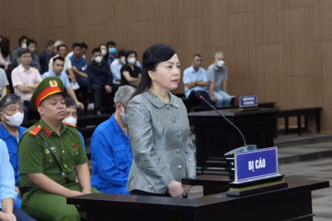 Bị cáo Nguyễn Thị Kim Tiến tại tòa.