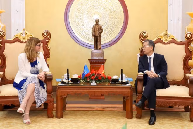 Chánh án Tòa án nhân dân tối cao tiếp Trưởng đại diện UNICEF.