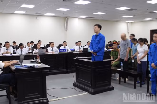 Bị cáo Nguyễn Năng Mạnh tại tòa