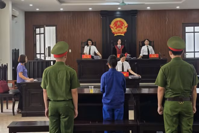 Quang cảnh phiên tòa. (Ảnh: M.HÙNG)