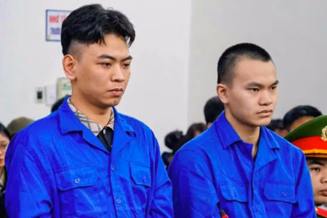 Bị cáo Nguyễn Văn Thiên và Nguyễn Long Vũ tại phiên sơ thẩm.